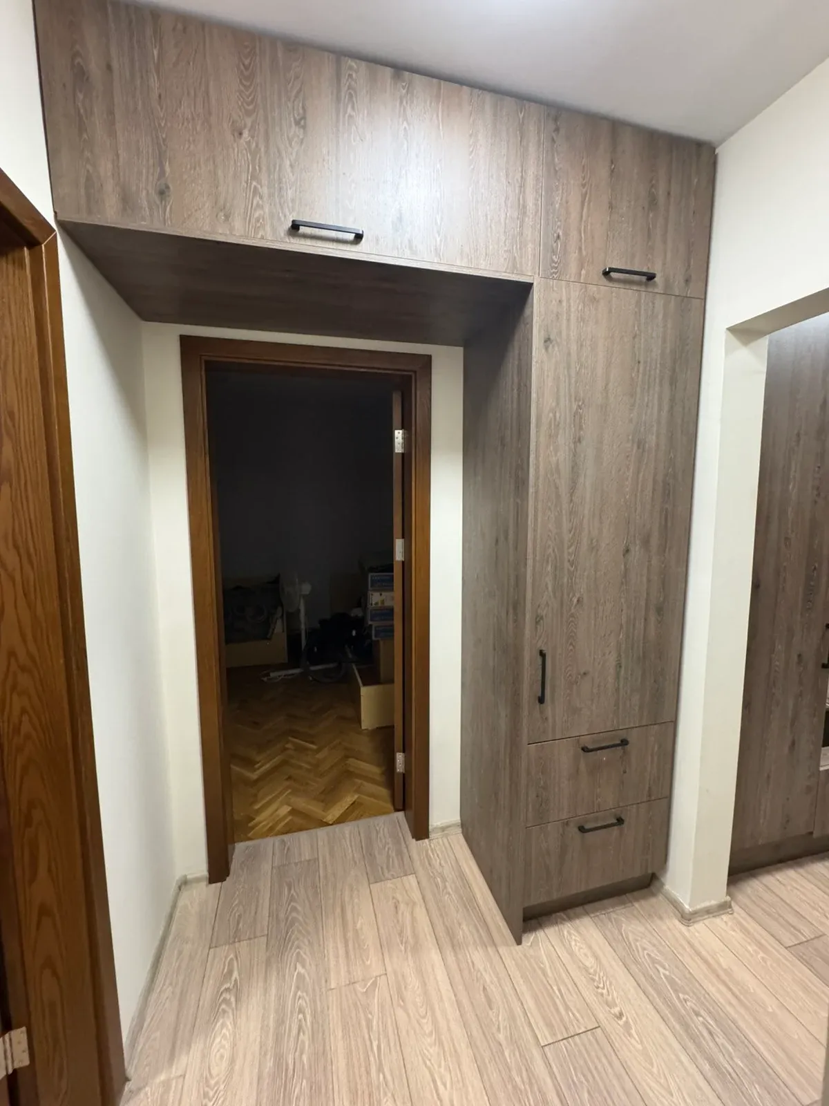 Антре — тъмен дъб